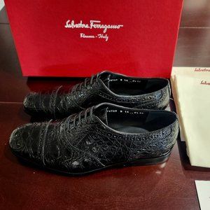 SALVATORE FERRAGAMO Black Crocodile Leather Derby (Black)